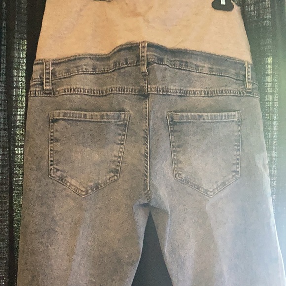 ⭐️NEW⭐️Maternity jeans - Picture 4 of 4